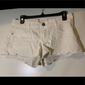 Decree Floral Jean Shorts 
girls size:9 
White